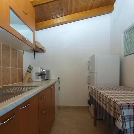 Cozy With Spacious Garden Apartmán *
