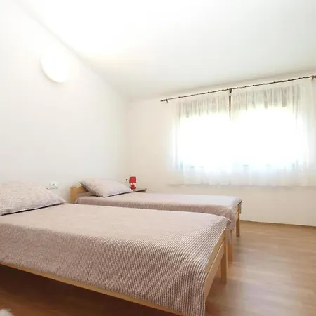 Cozy With Spacious Garden * Banjole