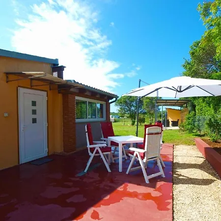 Apartmán Cozy With Spacious Garden *