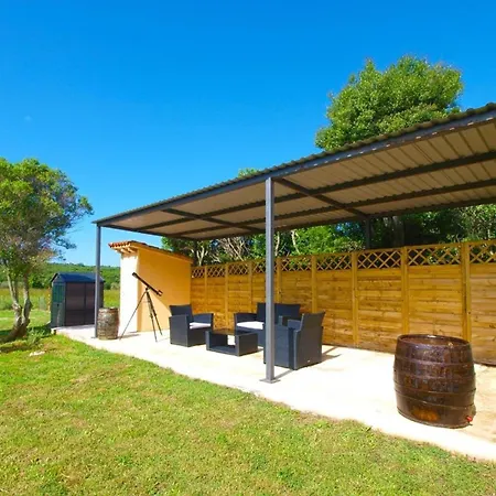 Apartmán Cozy With Spacious Garden