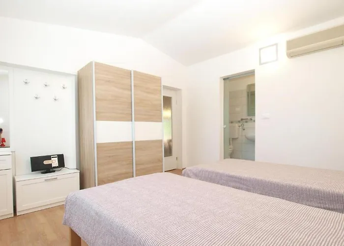 Cozy With Spacious Garden * 반졸레