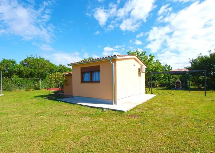 Cozy With Spacious Garden * 반졸레