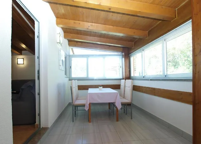 아파트 Cozy With Spacious Garden