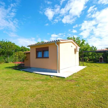 Cozy With Spacious Garden * Banjole