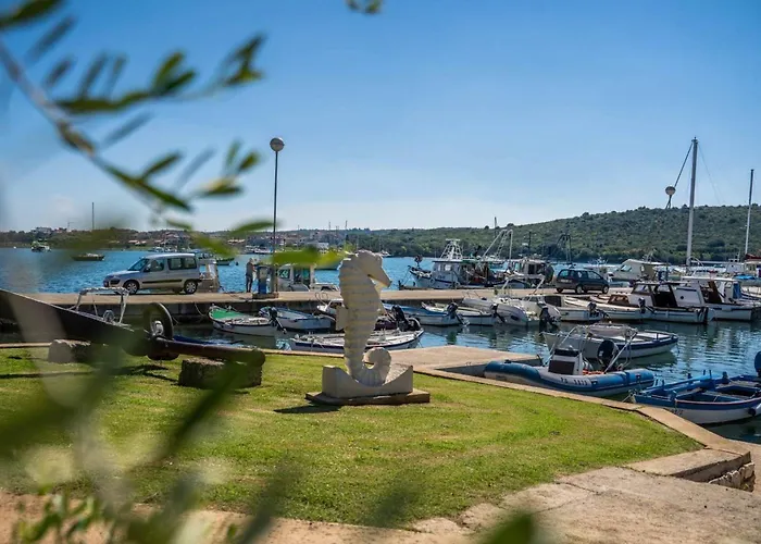 Cozy With Spacious Garden Appartement