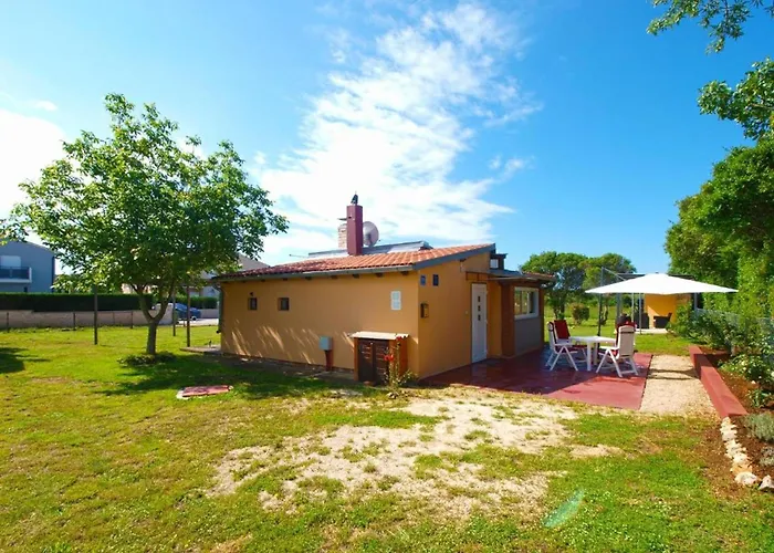 Cozy With Spacious Garden Appartement Banjole